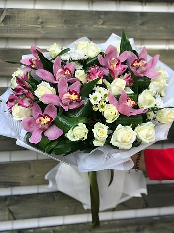 Букет цветов из: Розы и Хризантемы в Золотово