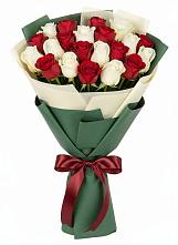 Букет Микс из красных и белых роз в Золотово