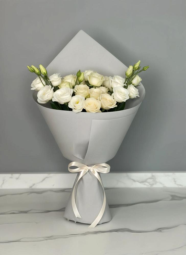 Букет цветов из: Розы и Лизиантусы в Золотово