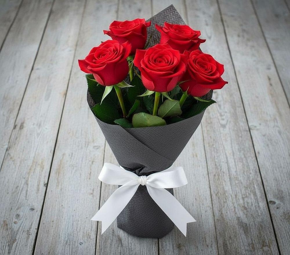 Букет 5 Красных роз Эдлесс Лав в Золотово
