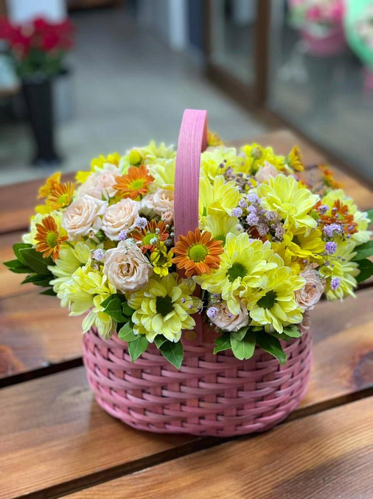 Цветочная композиция из Хризантемы и Розы в корзине в Золотово
