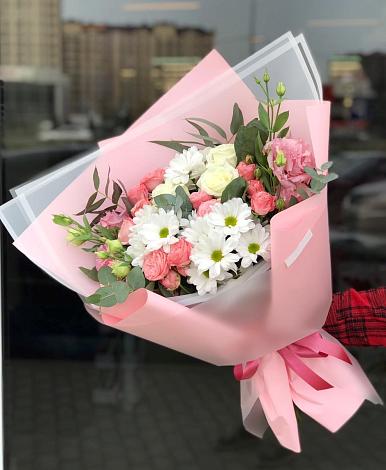 Букет цветов из: Розы, Лизиантусы и Хризантемы в Золотово